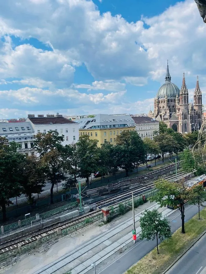ホームステイ Room In City Center Near U6,U3 And Westbahnhof ウィーン