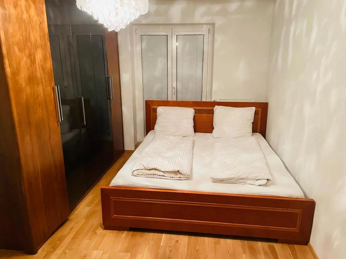 ホームステイ Room In City Center Near U6,U3 And Westbahnhof ウィーン